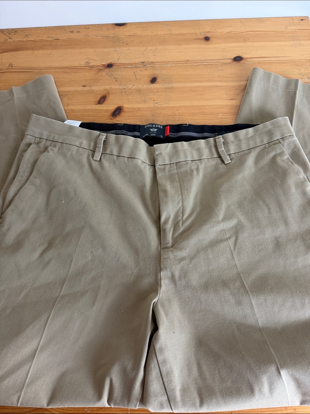 Dockers Men's Chinos in Light Khaki - Picture 2 of 5